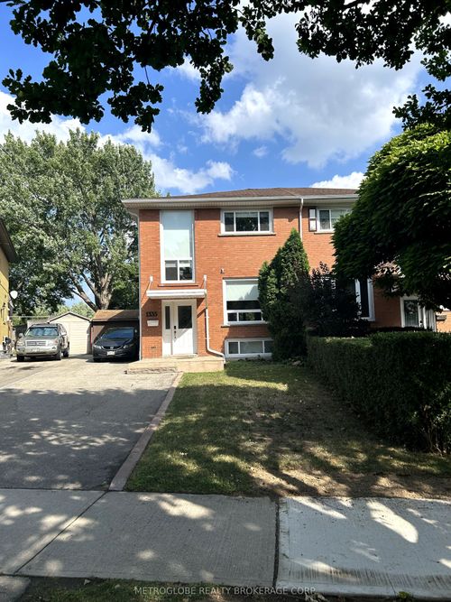 1335 Freeport Dr, Mississauga, ON, L5C1S5 | Card Image