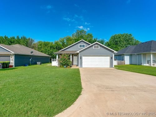1125 Emily Ln, Ada, OK, 74820-7724 | Card Image