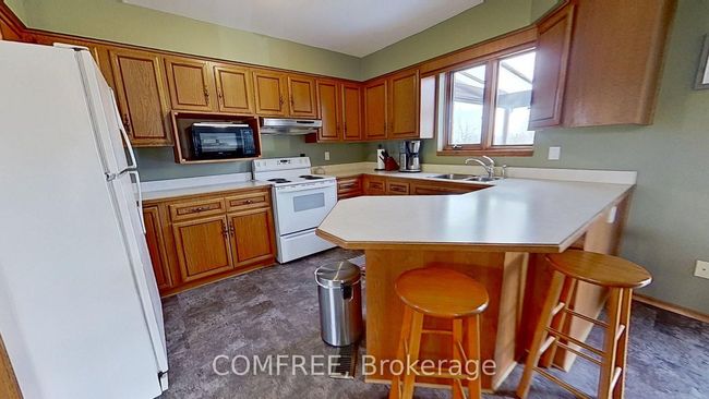 3938 Tile Yard Rd, House other with 3 bedrooms, 1 bathrooms and 6 parking in Petrolia ON | Image 8