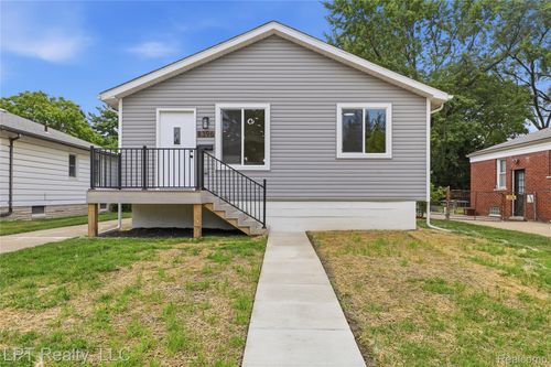 8396 Dale, Center Line, MI, 48015-1530 | Card Image