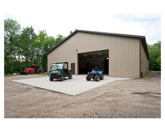 Keep all your toys in the pole barn with two electric gas storage tanks | Image 76