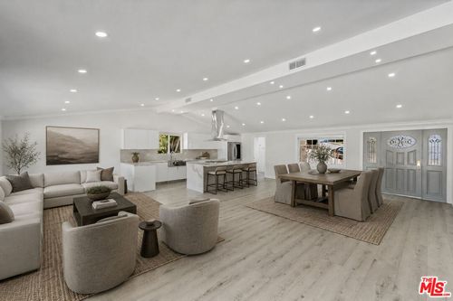 20859 Exhibit Pl, Woodland Hills, CA, 91367-5208 | Card Image