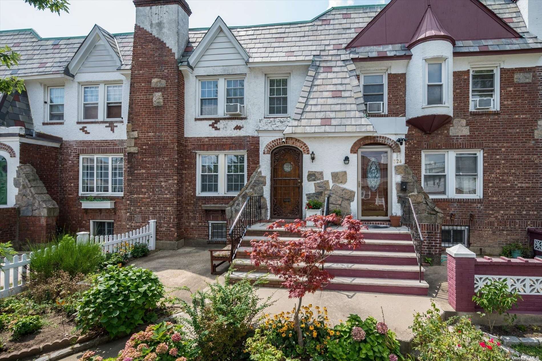 Cochran Pl, Valley Stream, NY 11581