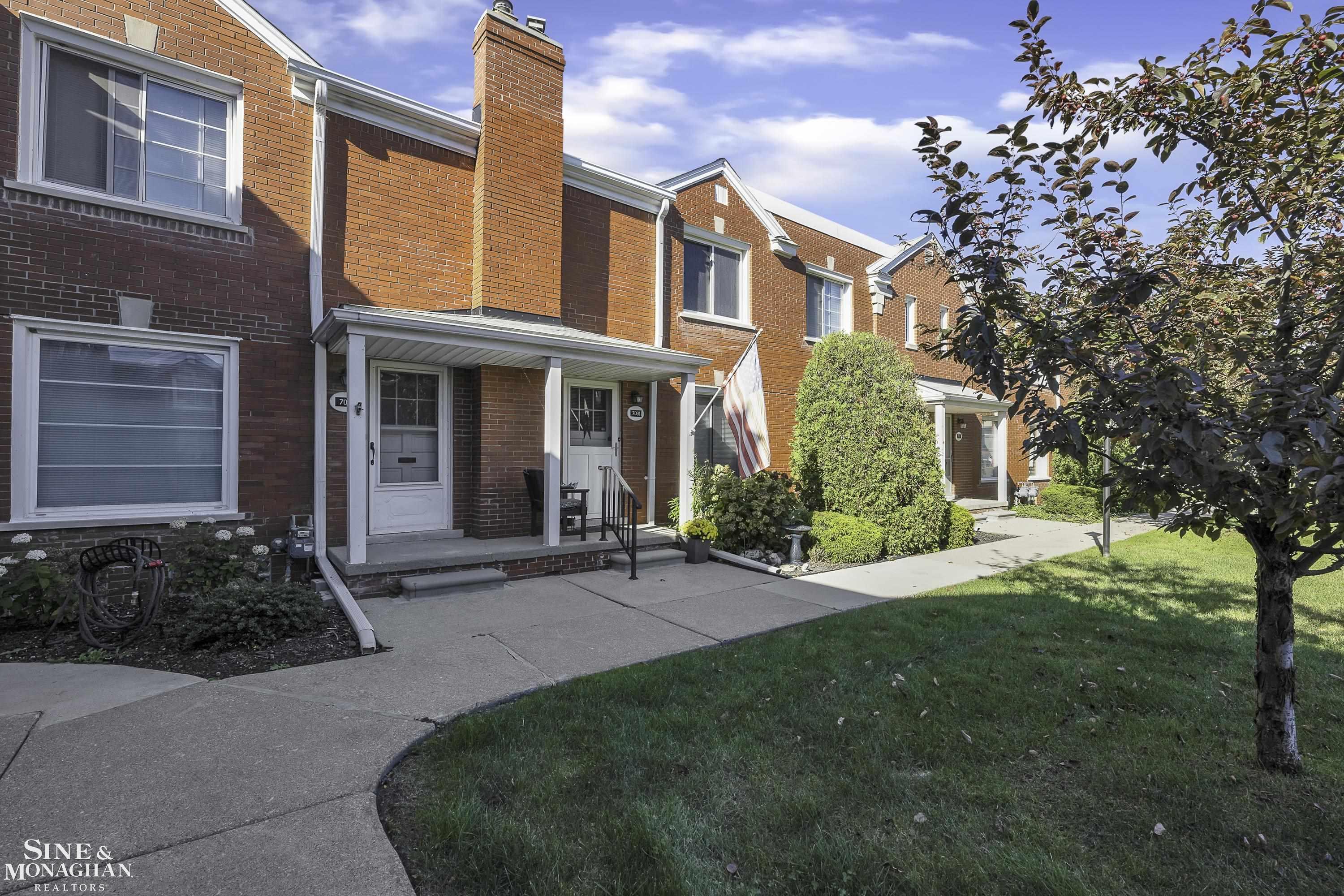 Saint Clair Ave, Grosse Pointe, MI 48230