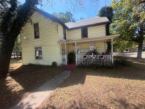 705 Manning St, Winfield, KS, 67156-2712 | Card Image