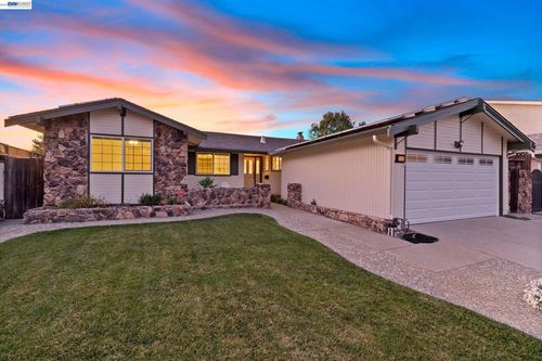 3325 Hudson Pl, Fremont, CA, 94536-3522 | Card Image