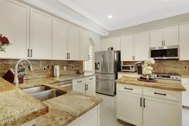 8902 Nw 178 Th Ln, House other with 4 bedrooms, 4 bathrooms and null parking in Hialeah FL | Image 13