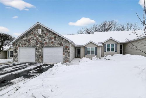 185 N Musket Ridge Dr, Sun Prairie, WI, 53590-3484 | Card Image
