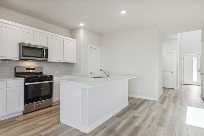 304 Bendecido Loop, House other with 4 bedrooms, 4 bathrooms and 2 parking in Elgin TX | Image 7
