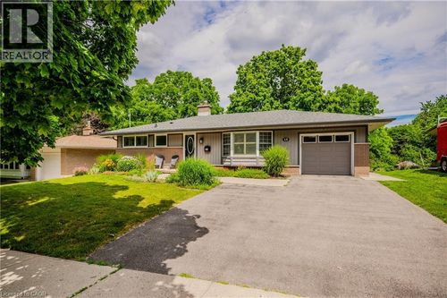 main-unit-18 Stonybrook Drive, Kitchener, ON, N2M4L5 | Card Image
