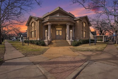 700 Elm St, Graham, TX, 76450-3019 | Card Image