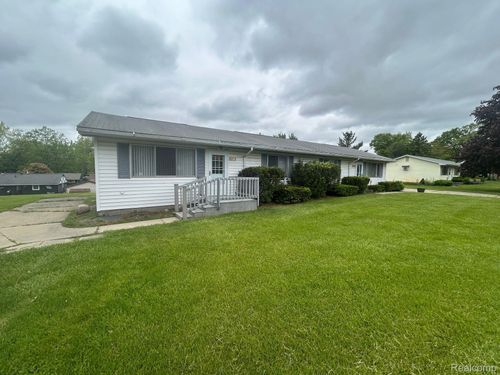 5272 Van Winkle St, Brighton, MI, 48116-1934 | Card Image
