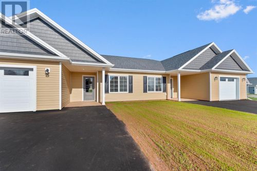 27 Loggie Dr, House with 3 bedrooms, 2 bathrooms and null parking in Summerside PE | Card Image