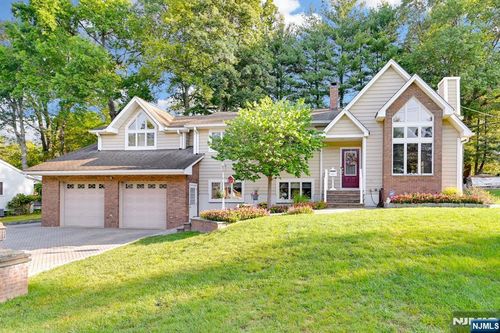 164 Leach Ave, Park Ridge, NJ, 07656-1843 | Card Image