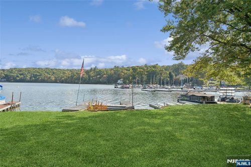 1902 Greenwood Lake Tpke, Hewitt, NJ, 07421-3018 | Card Image