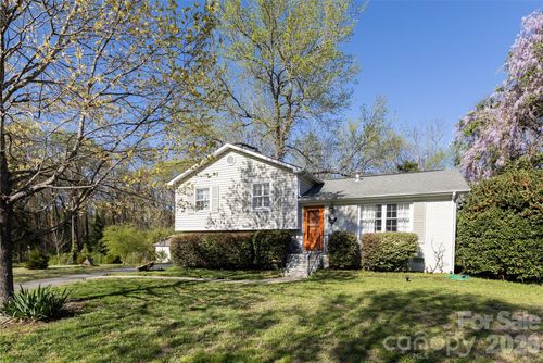 6701 Rugby Ln, Charlotte, NC, 28226-7658 | Card Image