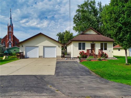 208 1st St, PLUM CITY, WI, 54761-9002 | Card Image