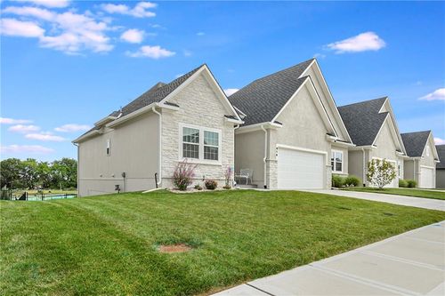 a-814 Ne Algonquin St, Lee's Summit, MO, 64064-8033 | Card Image
