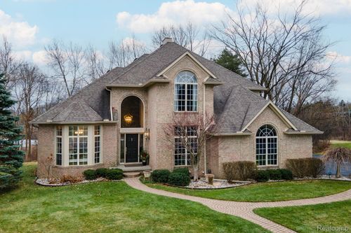 6751 Berry Pointe Dr, Clarkston, MI, 48348-4573 | Card Image