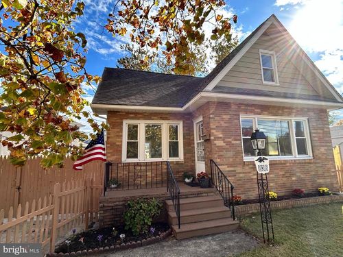 836 E Broad St, GIBBSTOWN, NJ, 08027-1641 | Card Image