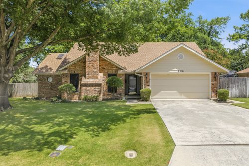 704 Rosewood St, Ardmore, OK, 73401-3025 | Card Image