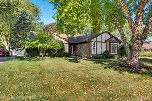 33081 Willow Ln, Fraser, MI, 48026-2090 | Card Image