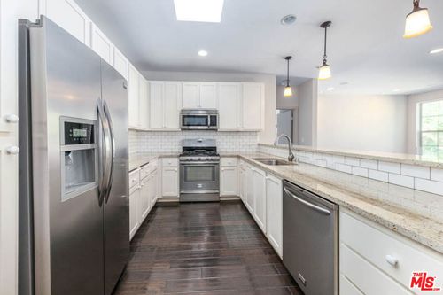 303-10639 Woodbridge St, Toluca Lake, CA, 91602-2939 | Card Image