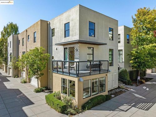 94 City Limits Cir, Oakland, CA, 94608-1059 | Card Image