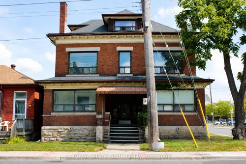 56 Wentworth St N, Hamilton, ON, L8L5V4 | Card Image