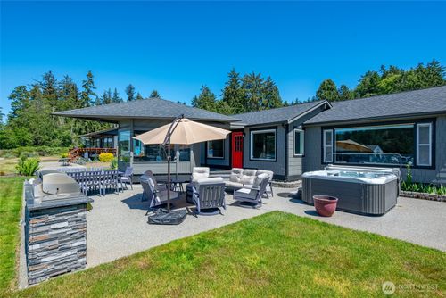 213 Cornet Bay Rd, Oak Harbor, WA, 98277-9756 | Card Image