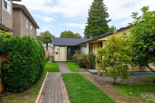8271 Laurel St, Vancouver, BC, V6P3V2 | Card Image