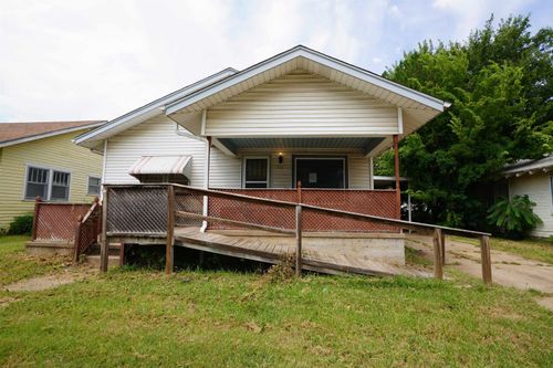 111 E 15th St, Wellington, KS, 67152-4208 | Card Image