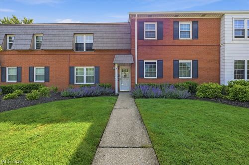 2705 Pease Drive, Rocky River, OH, 44116 | Card Image