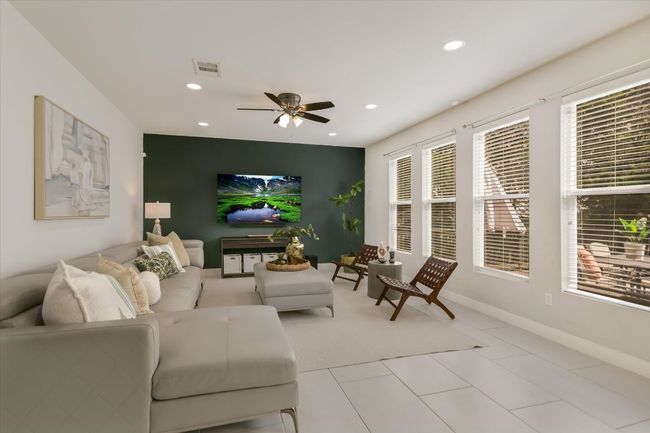Large living room with great space to relax or entertain | Image 9
