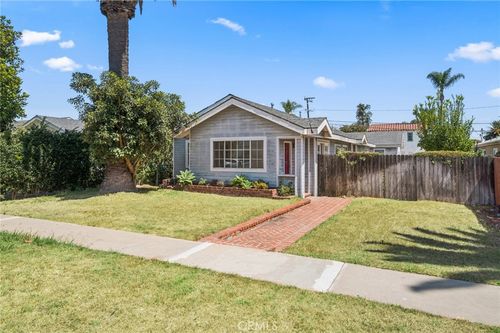 284 E 18th St, Costa Mesa, CA, 92627-3117 | Card Image