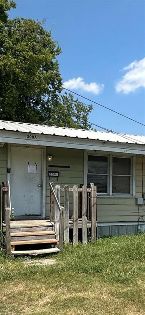 308 N Dallas St, Groesbeck, TX, 76642-1224 | Card Image