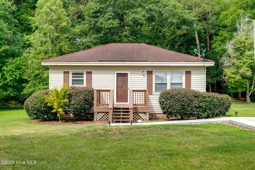 146 Chicken Neck Rd, Teachey, NC, 28464-9670 | Card Image
