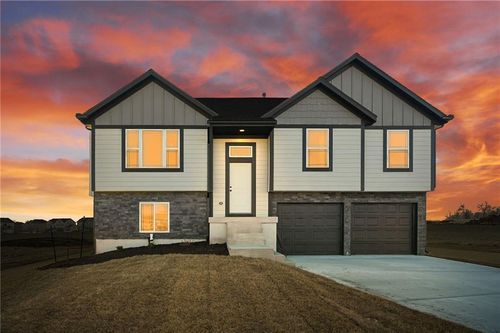 11207 E 207th St, Peculiar, MO, 64078 | Card Image