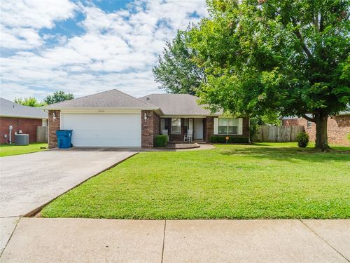 1206 Se 21st St, Bentonville, AR, 72712-3786 | Card Image