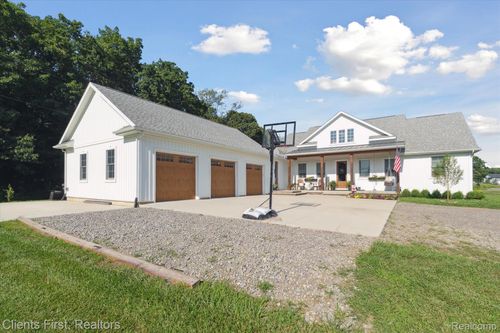 6122 Hartland Rd, FENTON, MI, 48430-9522 | Card Image
