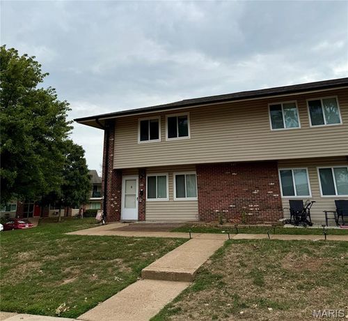 9030 Villaridge Ct, Saint Louis, MO, 63123-7400 | Card Image