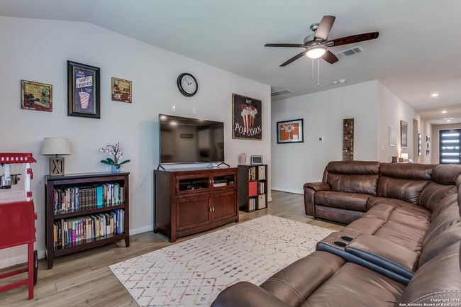 434 Shelton Pass, House other with 4 bedrooms, 3 bathrooms and null parking in Cibolo TX | Image 8