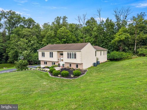 33 Melissa Ln, ROYERSFORD, PA, 19468-1047 | Card Image