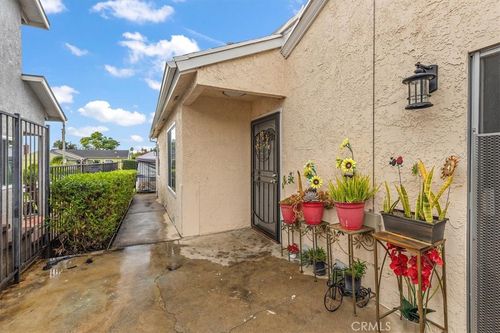 11612 Cimarron Ave, Hawthorne, CA, 90250-1916 | Card Image