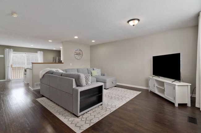 5724 Colts Gate Dr, Condo with 2 bedrooms, 3 bathrooms and null parking in New Albany OH | Image 4