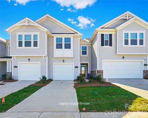 9238 Pagoda Oak Drive, Charlotte, NC, 28269 | Card Image