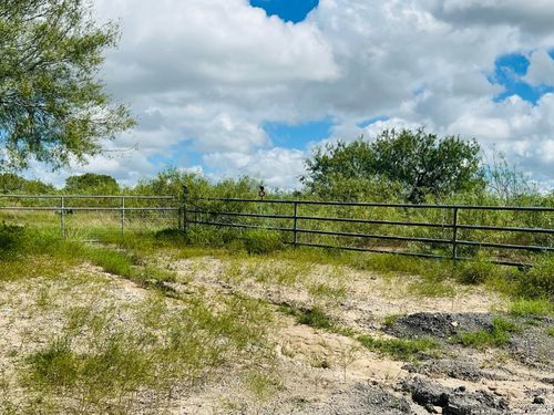 132 County Road 135, George West, TX, 78022-3848 | Card Image