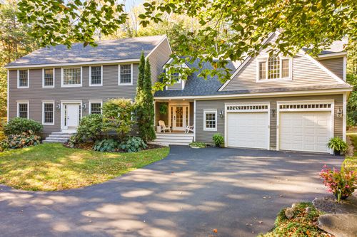 11 Fox Run Road, Falmouth, ME, 04105 | Card Image