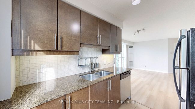 1305 - 18 Harbour St, Condo with 2 bedrooms, 2 bathrooms and 1 parking in Toronto ON | Image 11