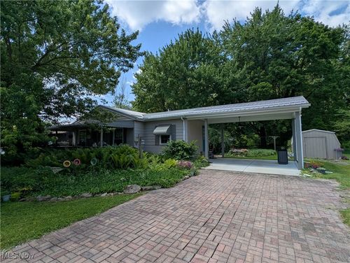 1574 Manchester St, Lake Milton, OH, 44429-9725 | Card Image